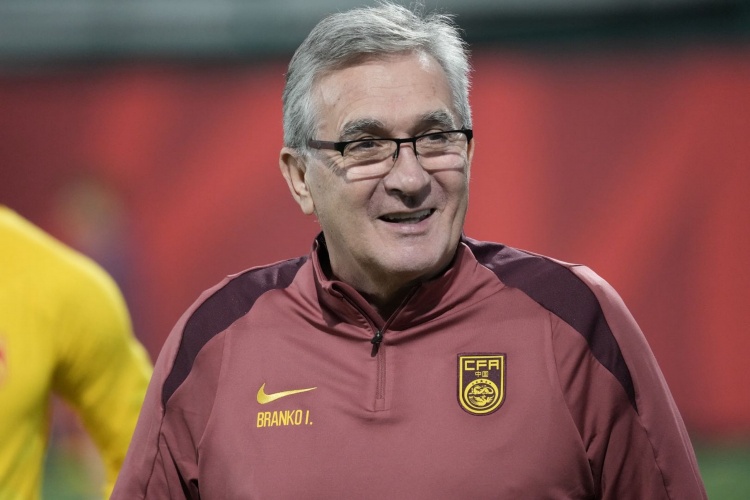 hth-囊中羞涩！国足此前选帅预算100-120万欧，与名帅谈判起步价悬殊