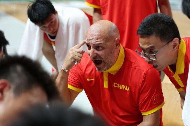 乔尔杰维奇：中国男篮不缺人才 他们接受我的理念